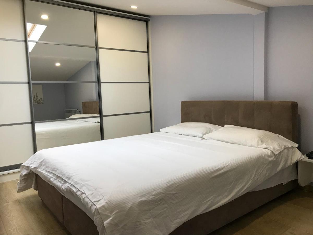 Romantic Lux Vivaldi Suite Svobode Avenue 39 Lviv Buitenkant foto