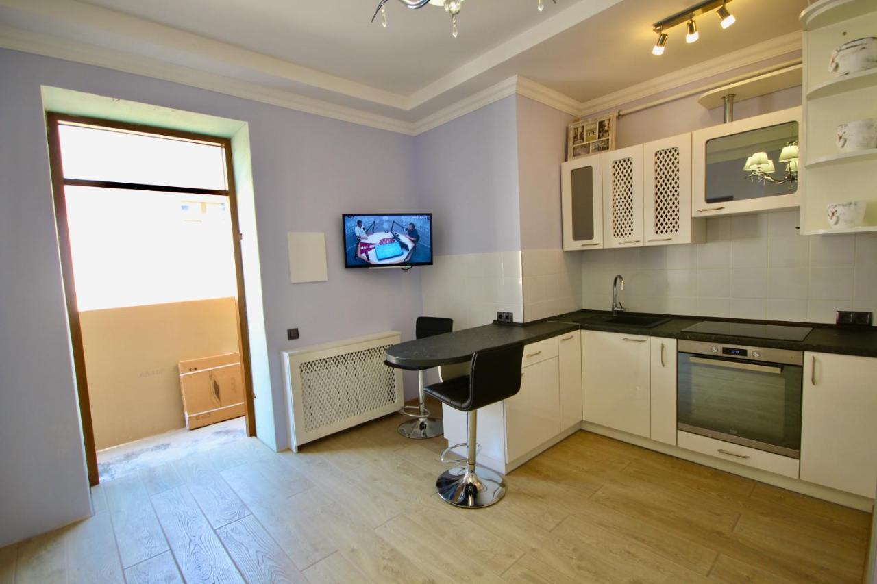 Romantic Lux Vivaldi Suite Svobode Avenue 39 Lviv Buitenkant foto