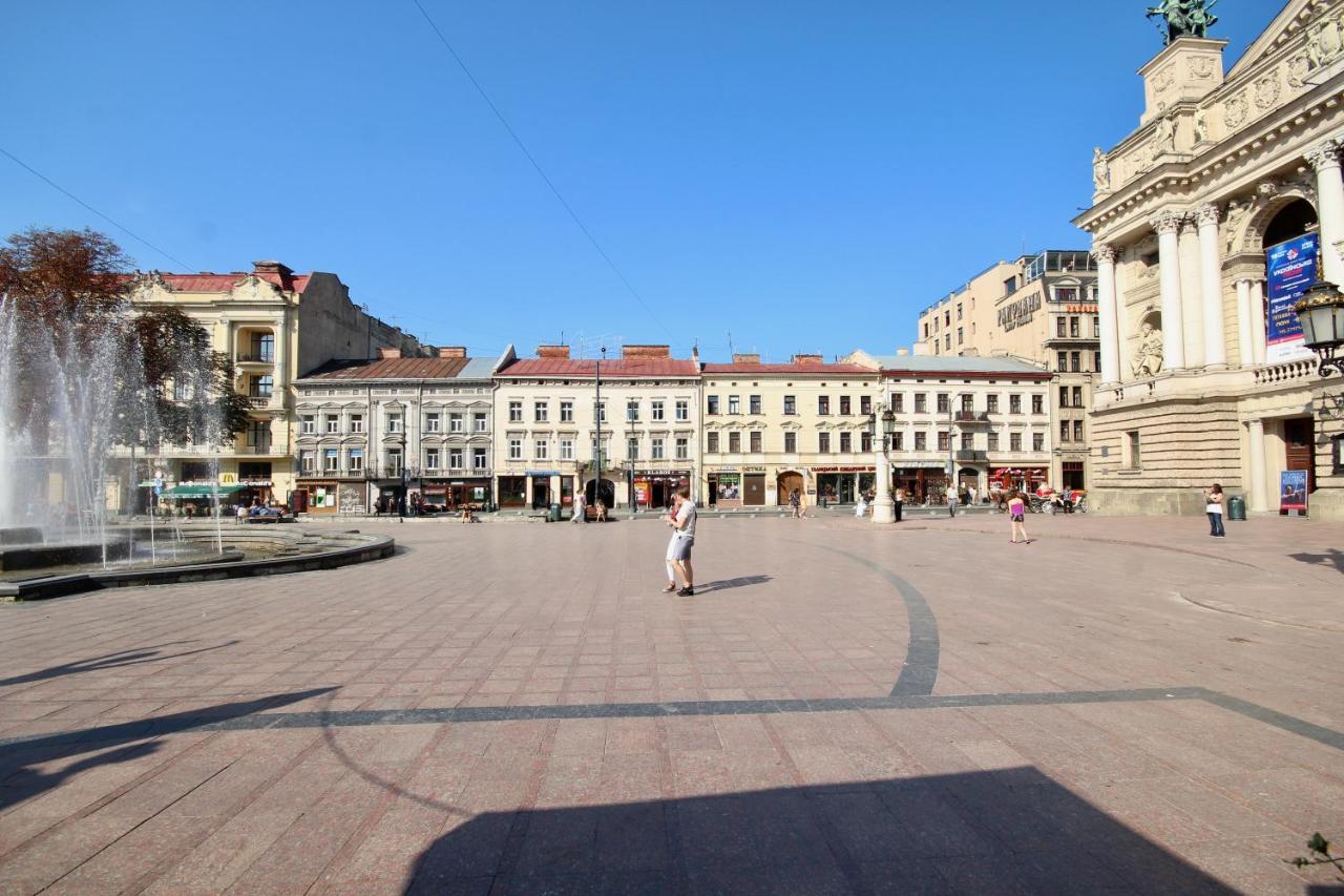 Romantic Lux Vivaldi Suite Svobode Avenue 39 Lviv Buitenkant foto