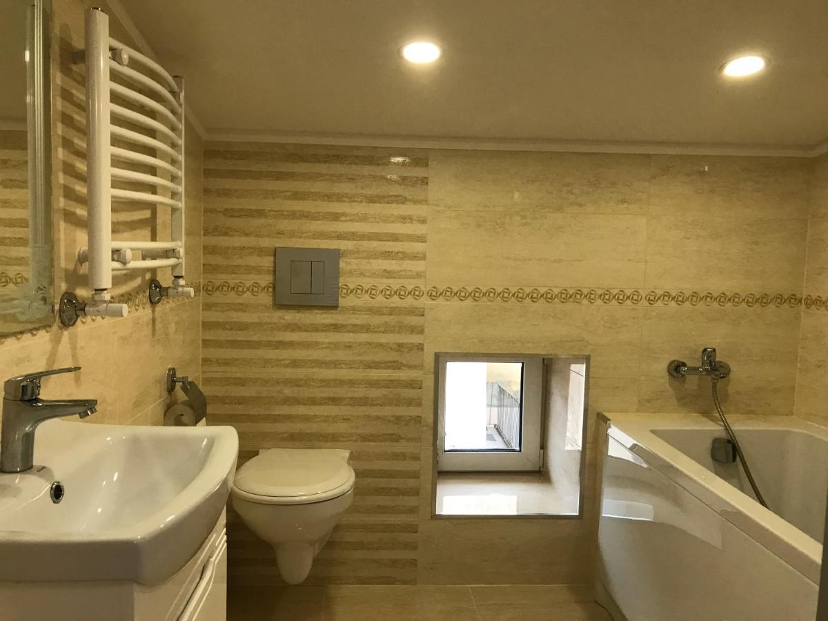 Romantic Lux Vivaldi Suite Svobode Avenue 39 Lviv Buitenkant foto